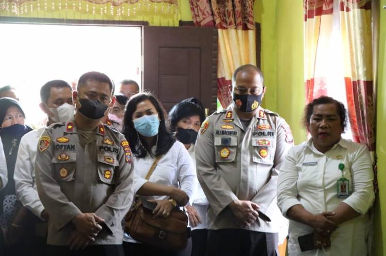 Melayat Kerumah Duka Wartawan, Kapolres Sergai Ucapkan Turut Berduka Cita