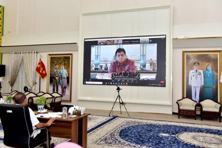 Bahas Kasus Covid-19, Edy Rahmayadi Ikuti Rapat Virtual Bersama Menko Perekonomian