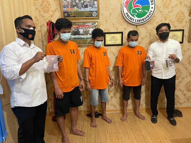 Nyamar Jadi Pembeli, Satresnarkoba Polres Labuhan Batu Ringkus 3 Pengedar Sabu