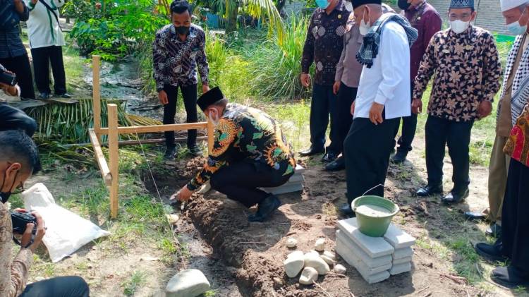 Wabup Adlin Tambunan Letakkan Batu Pertama Pertanda Pembangunan Kantor MUI Kecamatan Sei Bamban