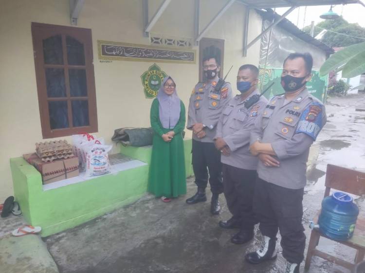 Polsek Medan Timur Berikan Bantuan Kepada Pengurus Rumah Qur'an