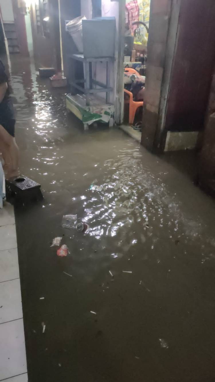 Masyarakat Medan Berenang, Kota Medan Bak Seperti Lautan