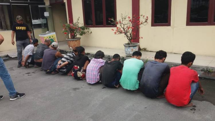 Petuga Satnarkoba Polres Pelabuhan Belawan Gerebek Sarang Narkoba Dilabuhan