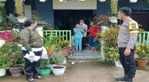Sat Binmas Polres Toba Lakukan Tracing Warga Positif Covid-19