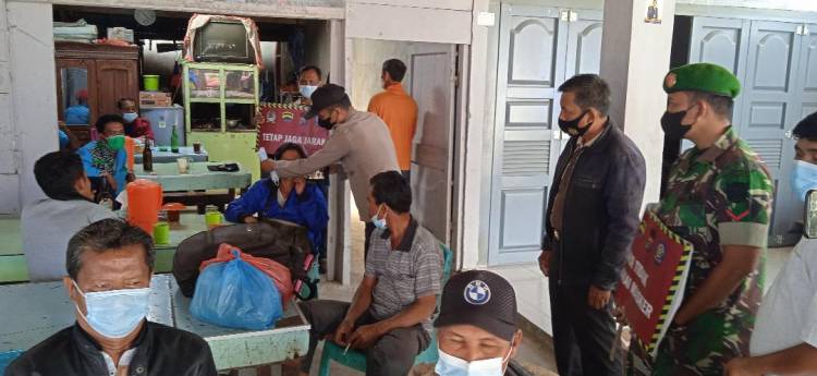 Terus Anjurkan Prokes, Polsek Silaen Lakukan Sosialisasi Kepada Warga