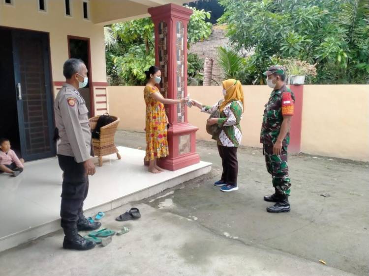 Nakes Bersama Bhabinkamtibmas dan Babinsa Laksanakan Tracing Di Dusun Sunda Desa Pasar V Kebun Kelapa