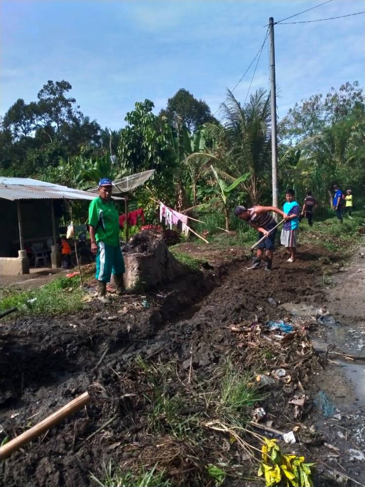 Peduli Terhadap Lingkungan, Bripka Nurul Huda Ajak Masyarakat Gotong Royong
