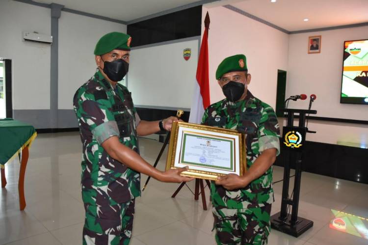 Kolonel Inf Febriel Buyung Sikumbang Pimpin Tradisi Korps Penerimaan dan Pelepasan Perwira