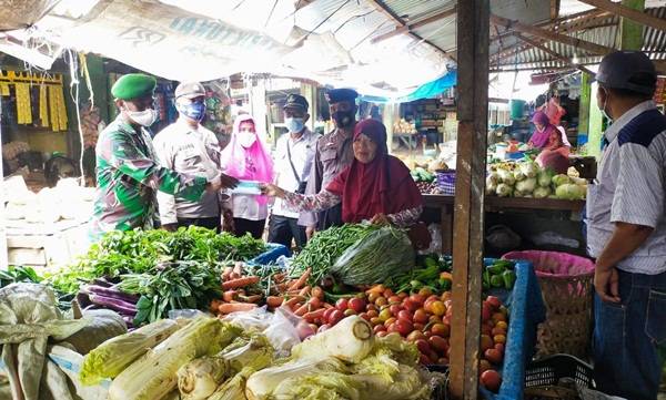 Gelar Ops Yustisi, Polsek Firdaus Himbau Pedagang Pasar Patuhi Prokes