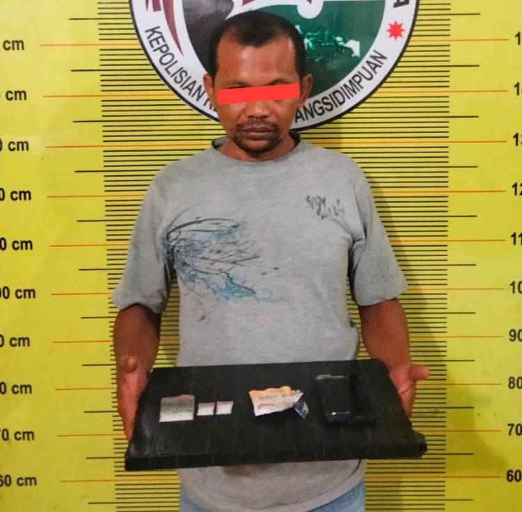 Pria 40 Tahun Dijemput Polisi Dari Warung Tuak