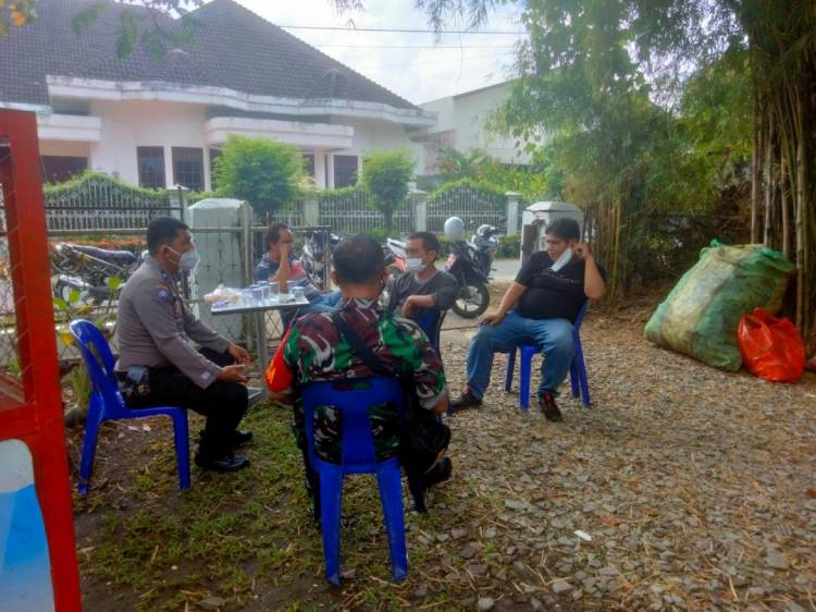 Ada Posko Covid-19 Di Depan Rumah Warga