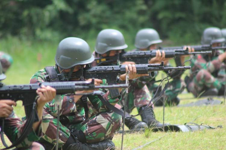 Lomba Tanding Menembak Sambut Hut Yonzipur