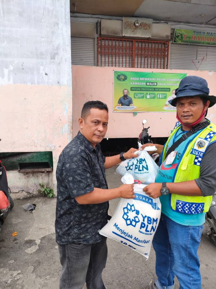 HPN 2022, PETIR Bersama PLN Salurkan Paket Sembako untuk Warga Kurang Mampu