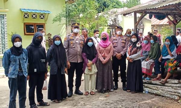 Polres Simalungun Berikan Bantuan Kepada Korban Kebakaran