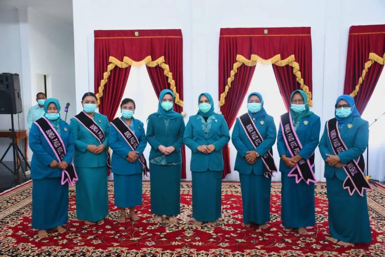 Lantik 6 Bunda PAUD Kecamatan, Rosmaida : Segera Bentuk Bunda PAUD Tingkat Desa