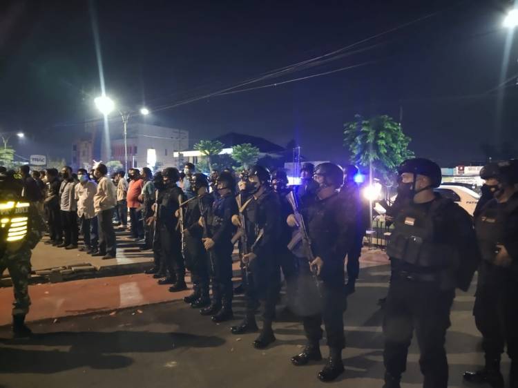 Antisipasi Gangguan Kamtibmas di Malam Hari, Brimob Polda Sumut Lakukan Patroli Bersama TNI
