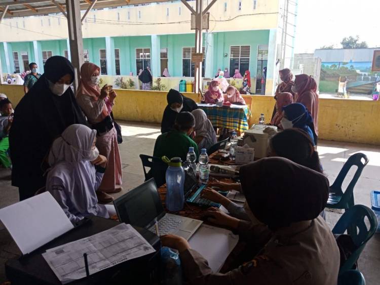 Di SDS - IT IQRA, Polsek Medan Baru Gelar Vaksinasi Anak Usia 6 Hingga 11 Tahun