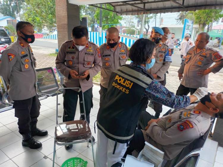 Pastikan Intstrumen PJU Polres Simalungun Sehat, Kapolres Minta Semua Diswab Sebelum Anev di Ruangan Terbuka
