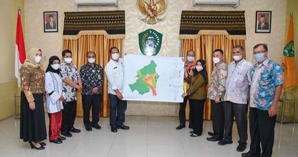 ATR BPN Serahkan ZNT Kepada  Walikota Padang Sidempuan