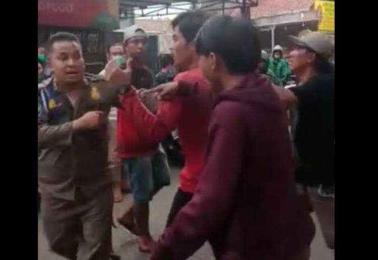 Waduh! Anggota Satpol PP Dikeroyok di Bintaro