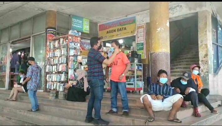 Guna Dukung Kebijakan Pemerintah, Polsek Medan Baru Bagikan Masker Gratis Kepada Masyarakat