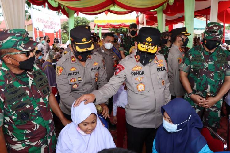 Terus Gercep, Kapoldasu dan Pangdam I/BB Tinjau Vaksin Dosis II Lansia dan Pelajar di Kab. Batubara