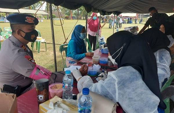 Personil Brimob Polda Sumut Ikuti Serta Donor Darah di Mako Marinir Tangkahan