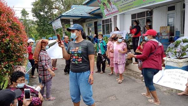 Kantor Camat Sibolangit Didemo Emak - Emak, Ini Tuntutan Mereka