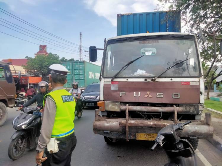 Jiwa Pengendara Septor Melayang, Akibat Sopir Truk