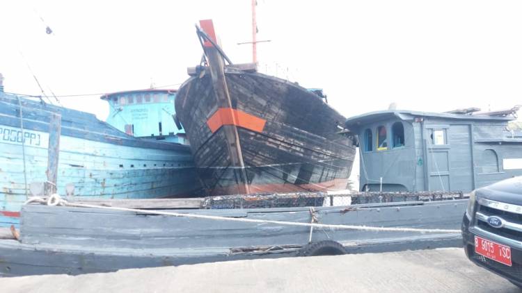 Kapal Penyeludup Balpres, Diamankan Petugss Bea Cukai Sumuy