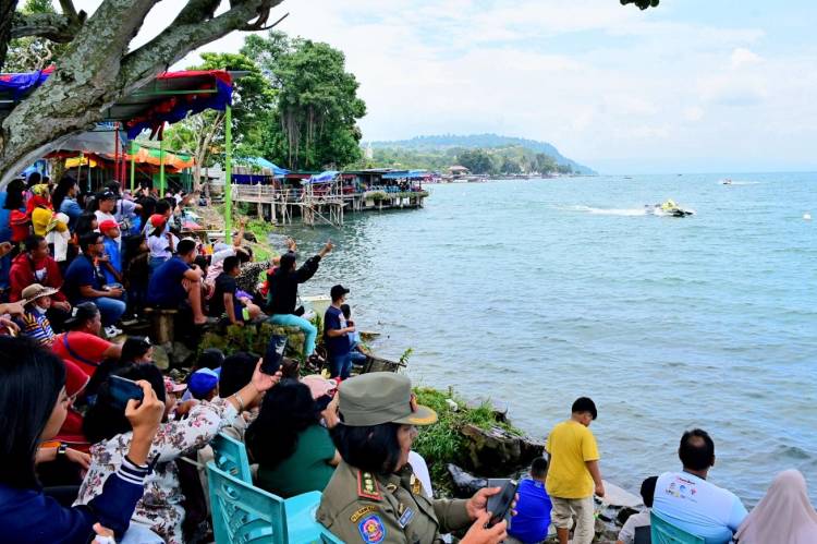 Masyarakat Ambil Bagian Pada F1H20 Danau Toba, Ini Dampak Perekonomiannya!