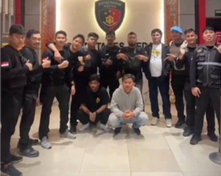 Tim Tawon Amankan Dua Pria Berpistol