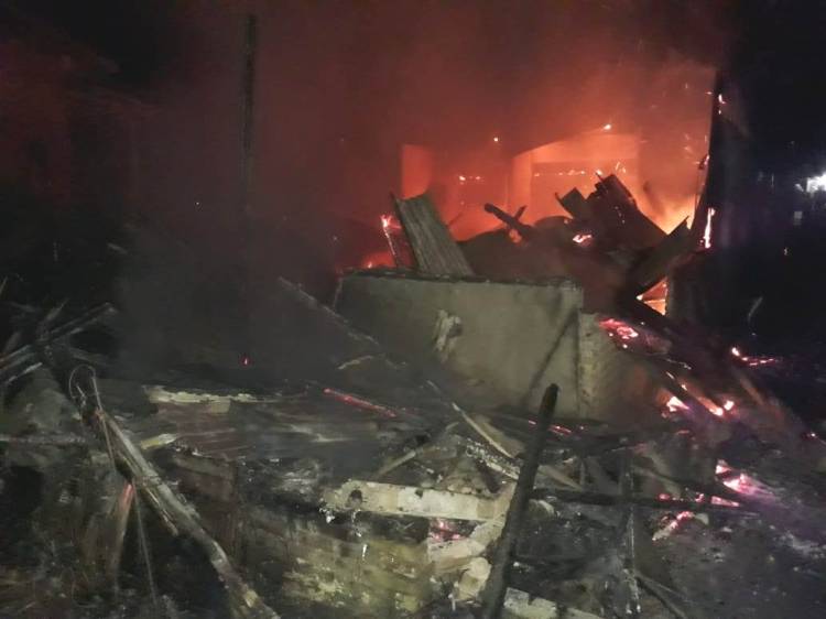 Gegara Bakar Sampah, 2 Unit Rumah Semi Permanen di Sipispis Ludes