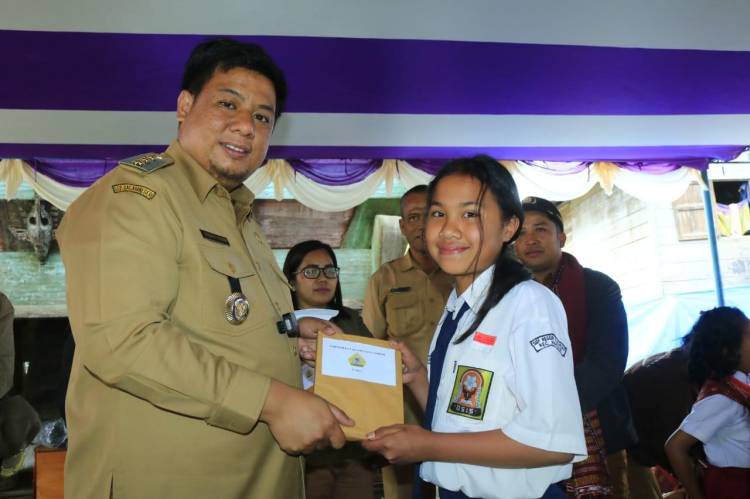 Bunga Desa Partungko Naginjang, Bupati Samosir Ajak Petani Beralih Menggunakan Pupuk Organik
