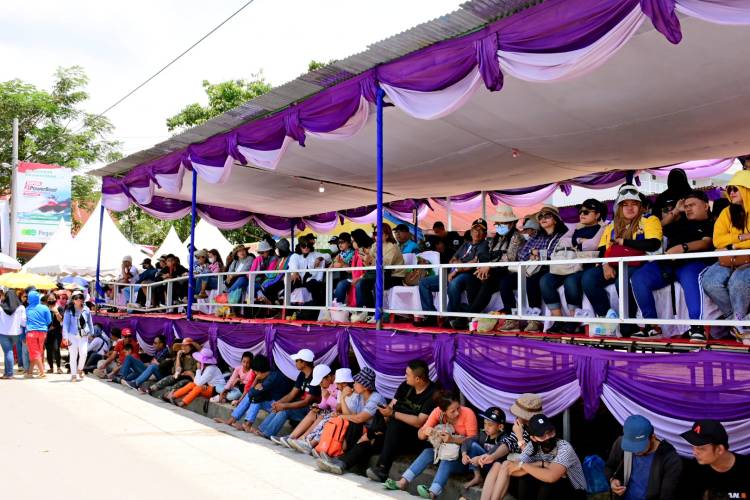 Pengunjung F1H20 Danau Toba Membludak, Pedagang Bersyukur Dagangan Laku