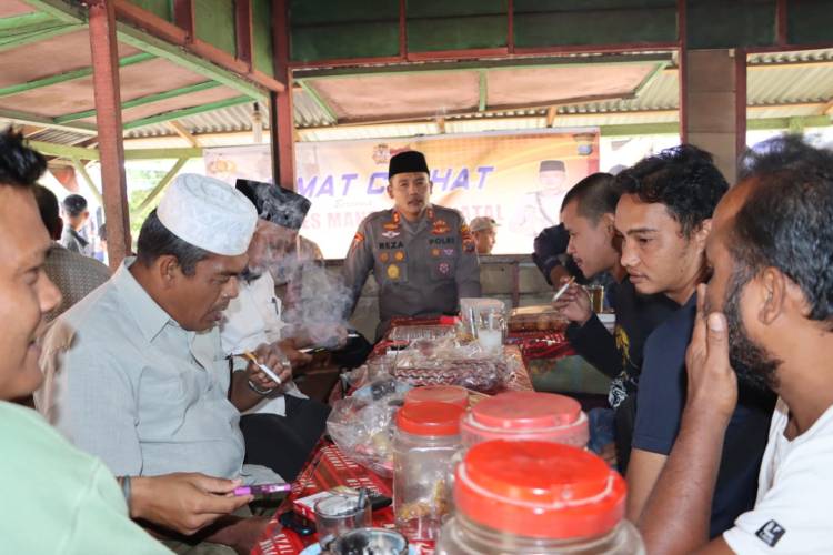 AKBP H. M Reza C.A.S Gelar Jum'at Curhat di Lopo Banjar Bolak Kel. Kotasiantar