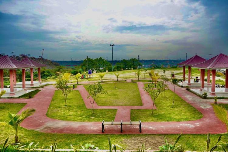 Tak Lagi Kumuh, Masyarakat Manfaatkan Taman TPA Terjun Untuk Bersantai