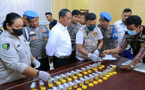 Sat Res Narkoba Polres Labuhanbatu Tes Urine  Personil