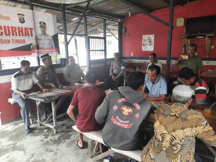 Gelar Jumat Curhat di Warkop, Polsek Medan Timur Tingkatkan Patroli di Jalan Mados