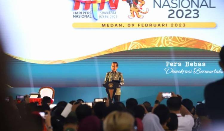 Puncak HPN 2023 Sumut, Presiden Jokowi Kenakan Kemeja Tenun Songket Khas Batu Bara