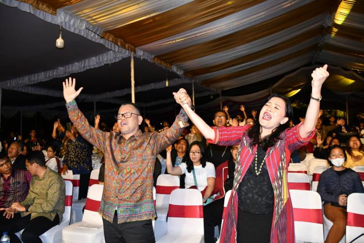 Pemkab Toba Gelar Ibadah Malam Pujian Suksesnya Event F1H2O