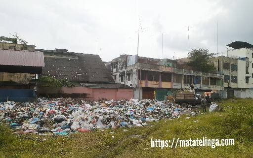 Miris !! Sampah Yang Harusnya Dikelola Dengan Benar, Malah Anak Sekolah Yang Terganggu