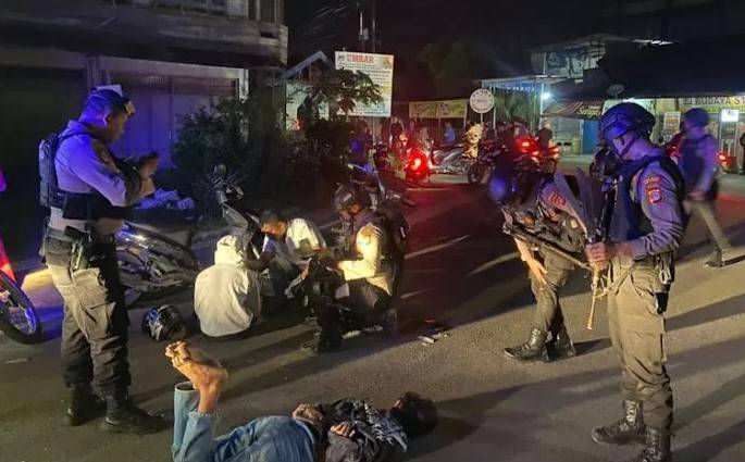 Kenapa Remaja Sekarang Nekad Tawuran Bawa Sajam Lagi, Siapa Yang Salah......?