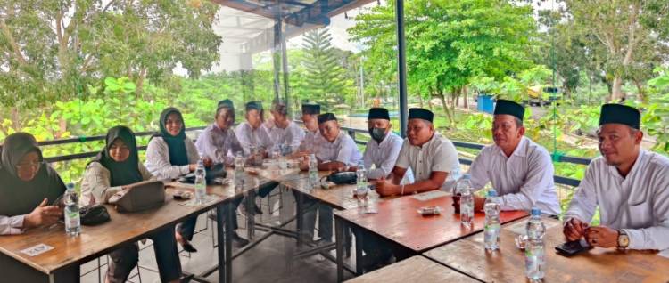 Panwascam Lima Puluh Lantik 12 Anggota Panwaslu Kelurahan/Desa
