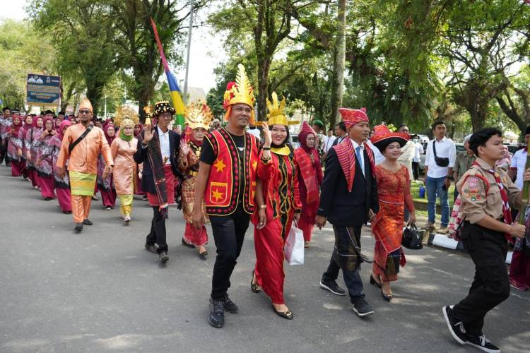 Pembukaan MTQ Ke 56 Tingkat Kota Medan, Ribuan Masyarakat Dari Berbagai Etnis Ikut Memeriahkan Pawai Ta'aruf