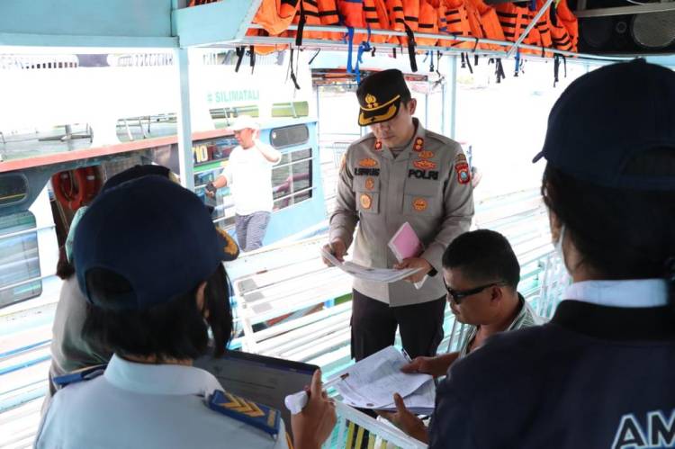Polres Simalungun Cek Kelayakan Kapal di Parapat Danau Toba