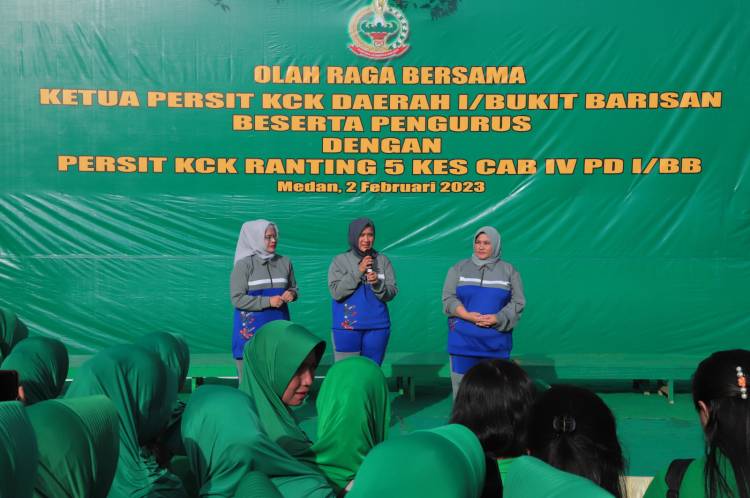 Pacu Kreativitas Anggota, Ketua Persit KCK PD I/BB Gelar Olah Raga Bersama dan Peninjauan UMKM