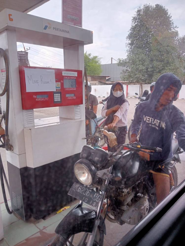 Mencurigakan !!! Sepeda Motor Tangki Modifikasi Bolak-Balik Beli BBM di SPBU Jalan Galang Lubuk Pakam