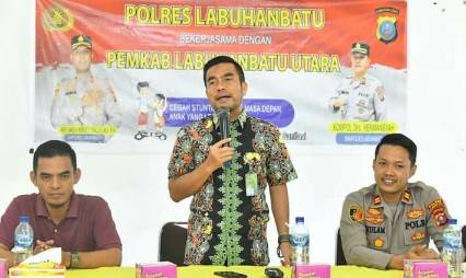 Bersama Polsek Kualuh Hulu, Cegah Stunting Pemkab Labuhanbatu Utara Berikan Makanan Tambahan