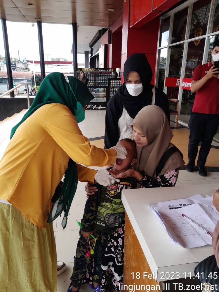Puskesmas Teladan Adakan Layanan Imunisasi Polio di Pusat Perbelanjaan Ramayana